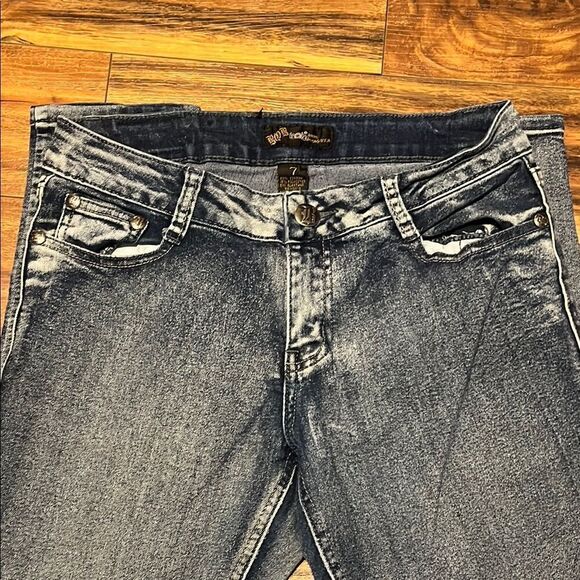 Stylish Blue Women's Jeans with Embellished Pockets - Picture 3 of 5